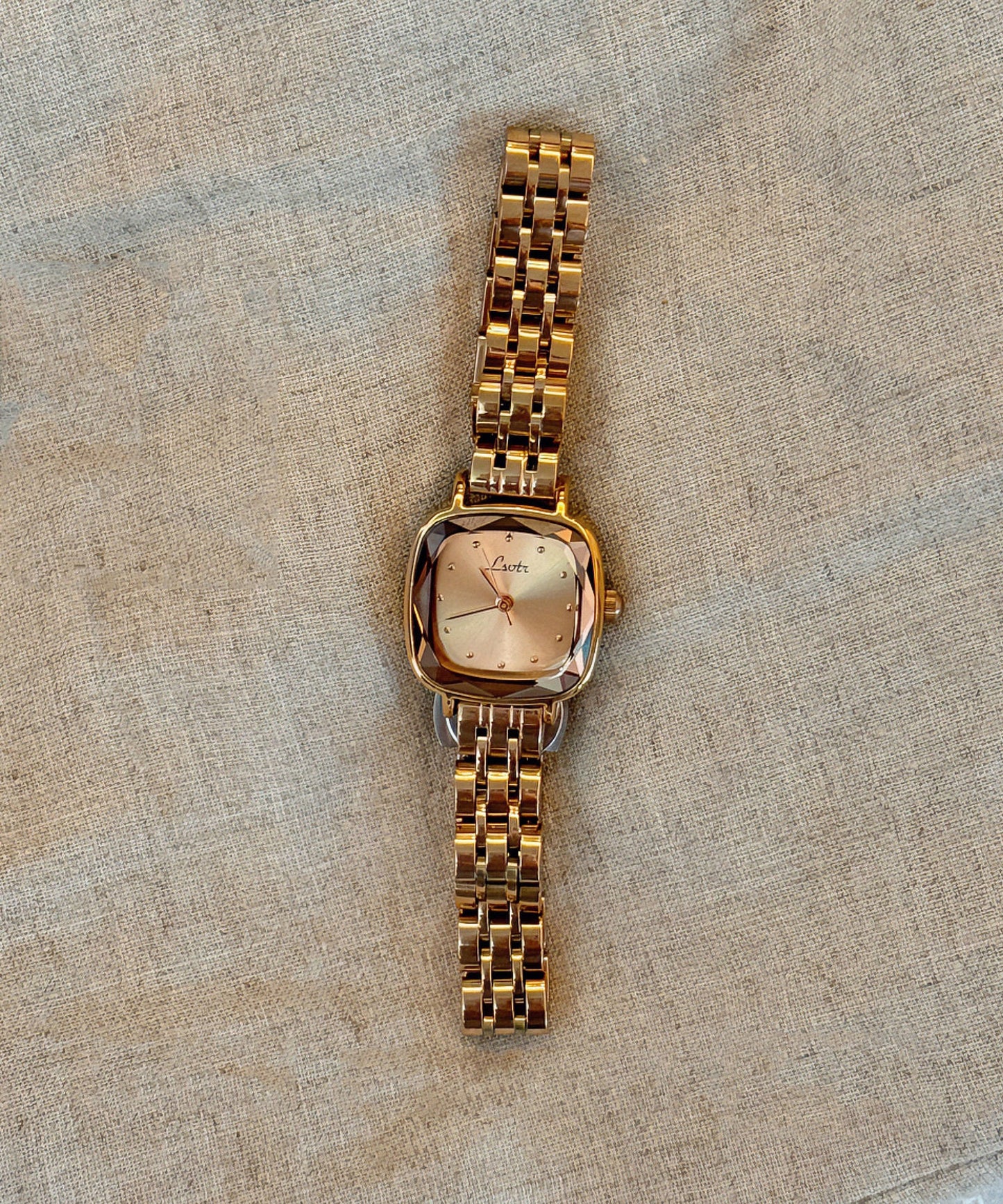 Vogue Silk Alloy Quartz Movement Organic Glass Watches