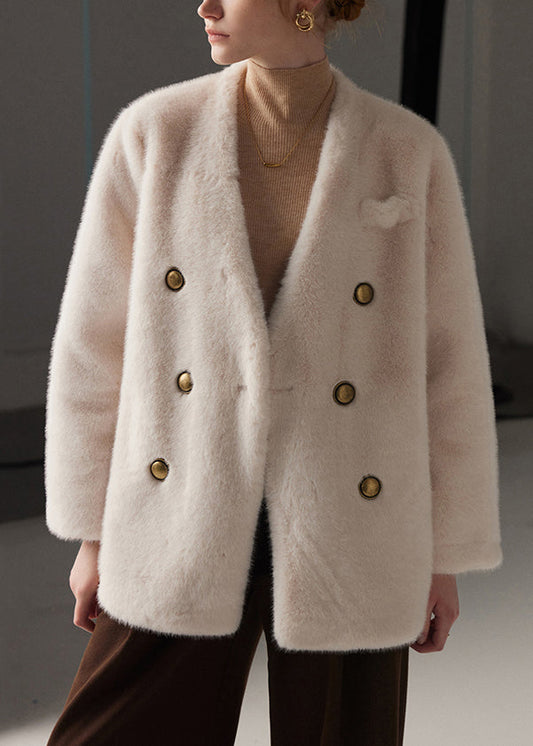 Abrigo de invierno de pelo de visón blanco con bolsillos dobles en el pecho y cuello en V