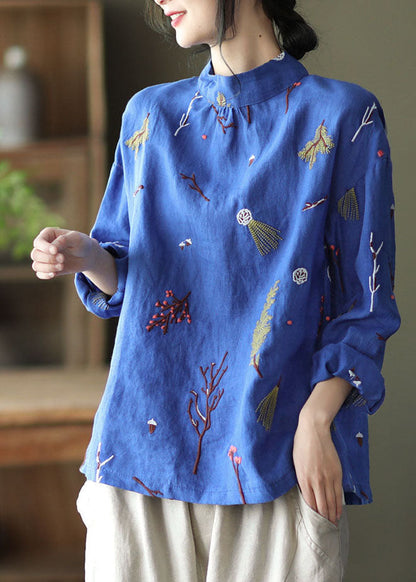 Weißes, geblümtes Leinenhemd mit Stehkragen und langen Ärmeln