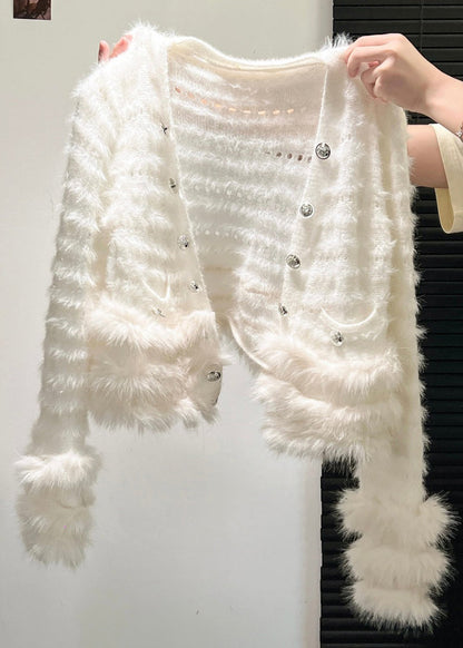 Weißer Patchwork-Strickmantel mit V-Ausschnitt und Cut-Out-Taschen