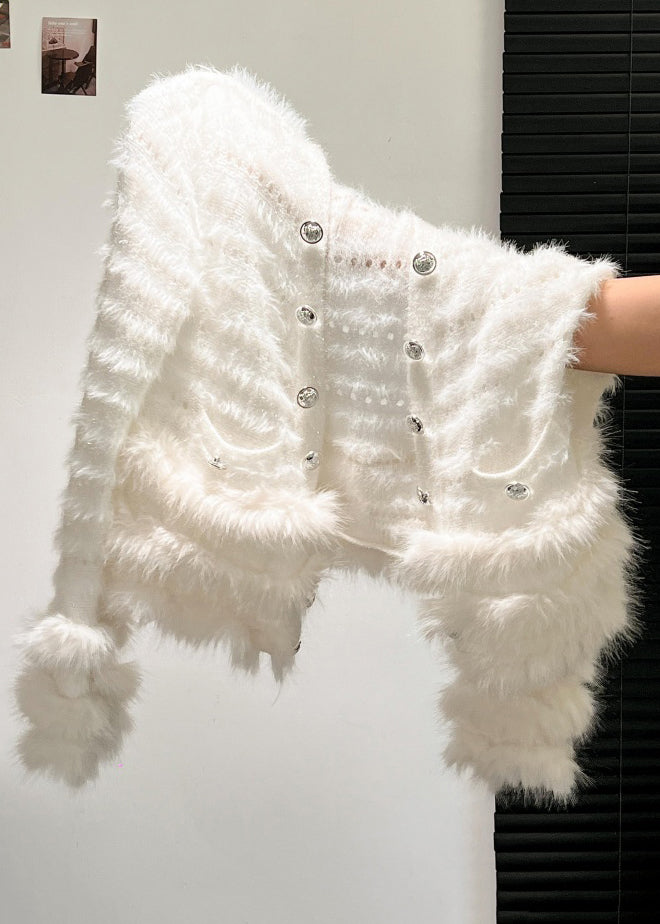 Weißer Patchwork-Strickmantel mit V-Ausschnitt und Cut-Out-Taschen