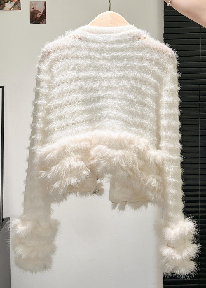 Weißer Patchwork-Strickmantel mit V-Ausschnitt und Cut-Out-Taschen