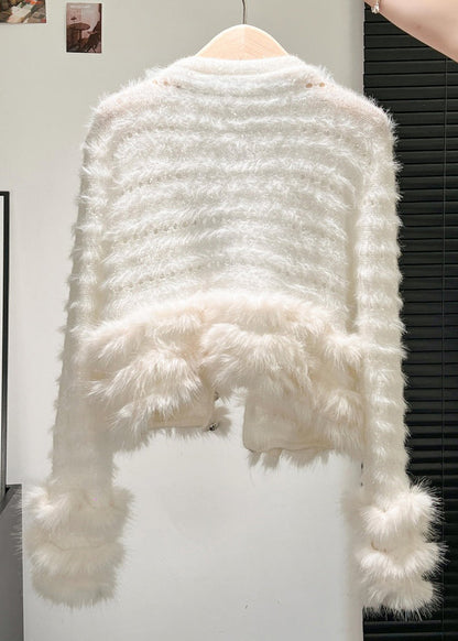 Weißer Patchwork-Strickmantel mit V-Ausschnitt und Cut-Out-Taschen