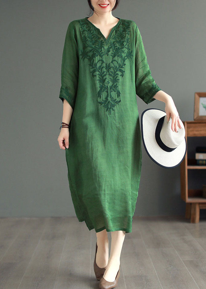 Weiße Patchwork-Leinenkleider mit V-Ausschnitt und bestickten Armbandärmeln