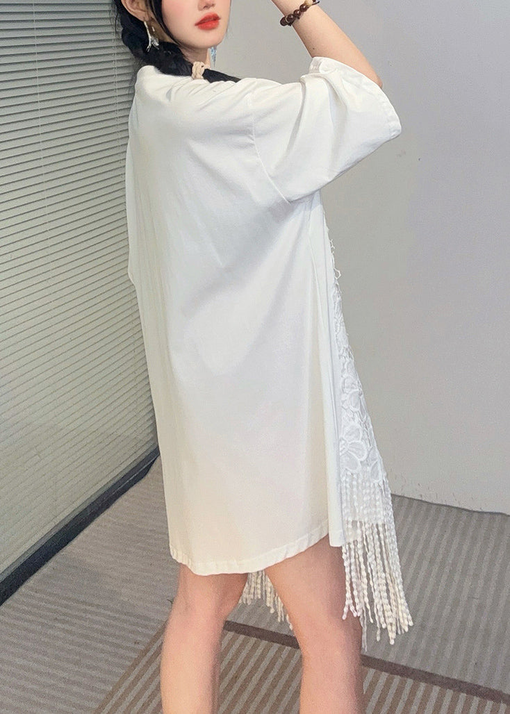 Weißes Print-Quasten-Mittelkleid mit kurzen Ärmeln