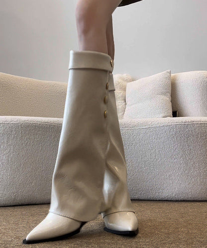 Weiße Keilstiefel aus Rindsleder mit elegantem Zierstreifen und spitzer Zehenpartie