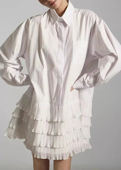 Weißes, knitterfreies Patchwork-Baumwollkleid mit Taschen und Peter-Pan-Kragen