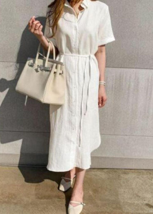 Weiße seitlich offene Button-Shirts Kleider Kurzarm