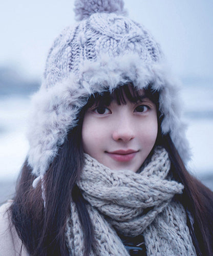 Gorro de punto de piel de conejo con bola afelpada cálida de color gris para invierno