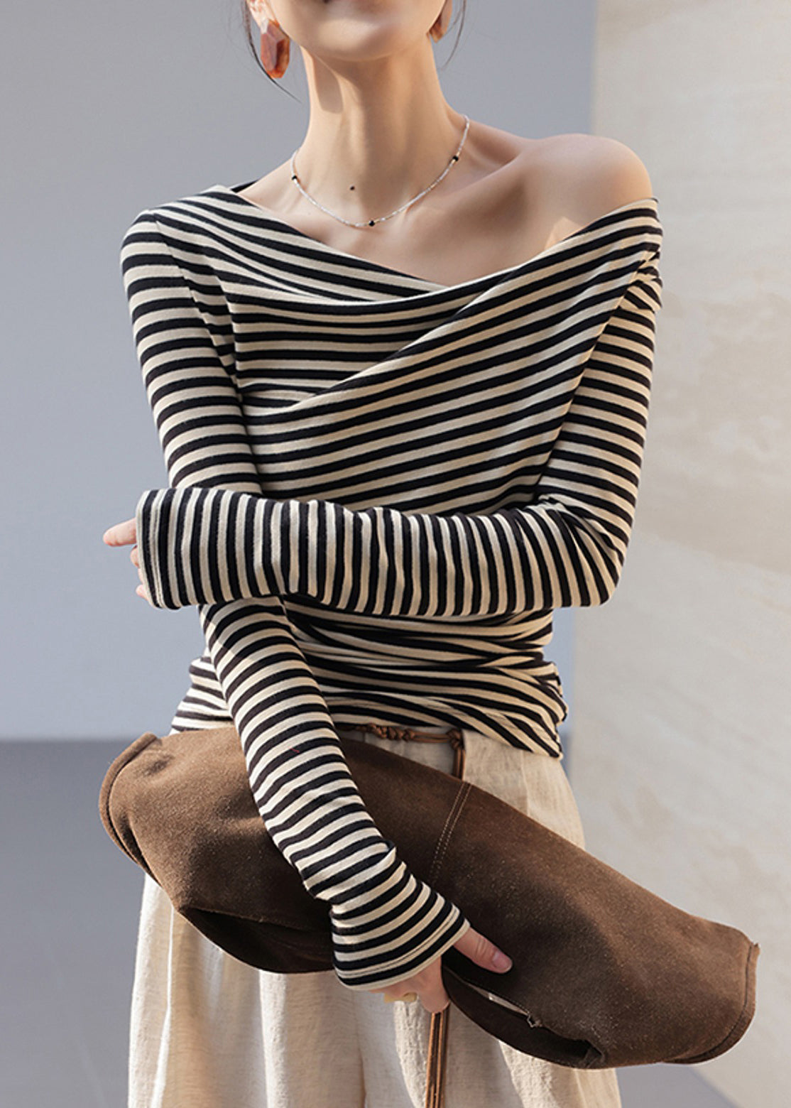 Camisa de algodón a rayas con hombros descubiertos para mujer, color negro, para primavera