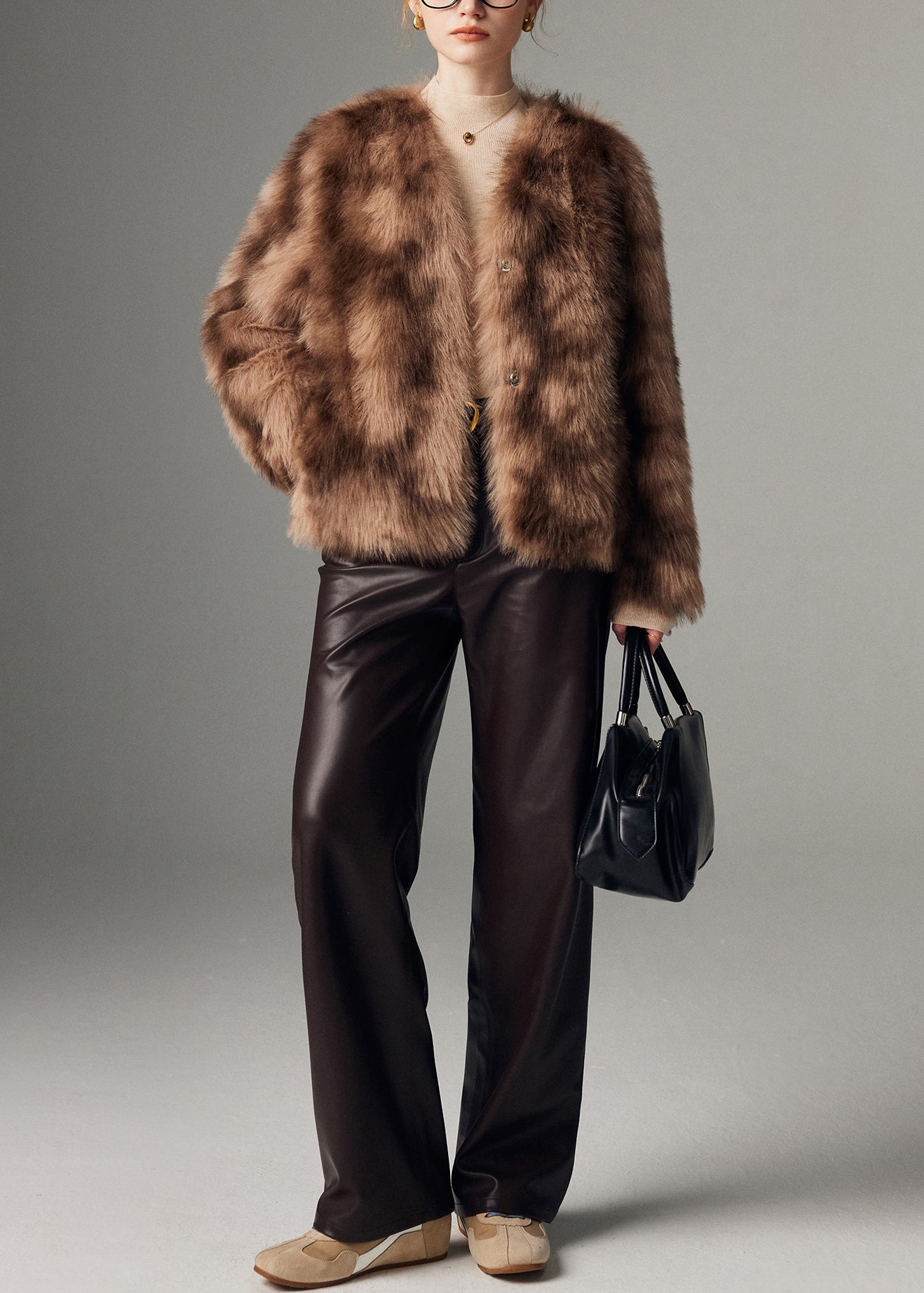 Damen-Wintermantel aus braunem, übergroßem Batik-Kunstpelz