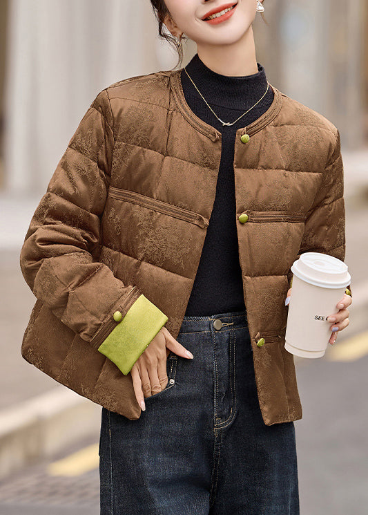 Abrigo corto de plumón de pato con parches y bolsillos color café para mujer para invierno