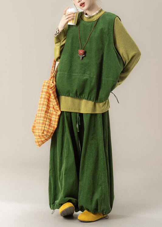 Damen-Dreiteiler aus Cord, bestehend aus Weste, T-Shirt und Hose in Grasgrün, Frühling