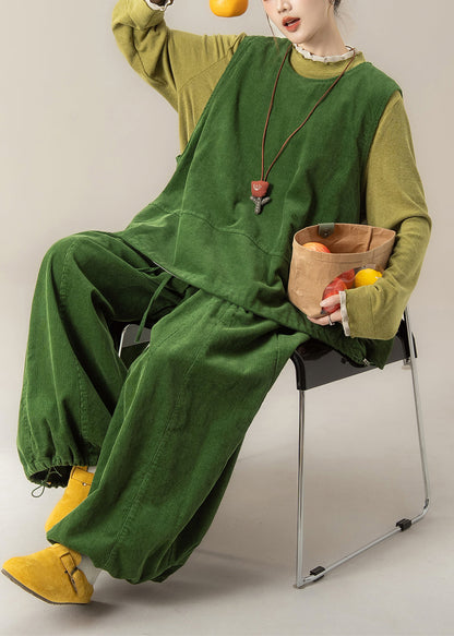 Damen-Dreiteiler aus Cord, bestehend aus Weste, T-Shirt und Hose in Grasgrün, Frühling
