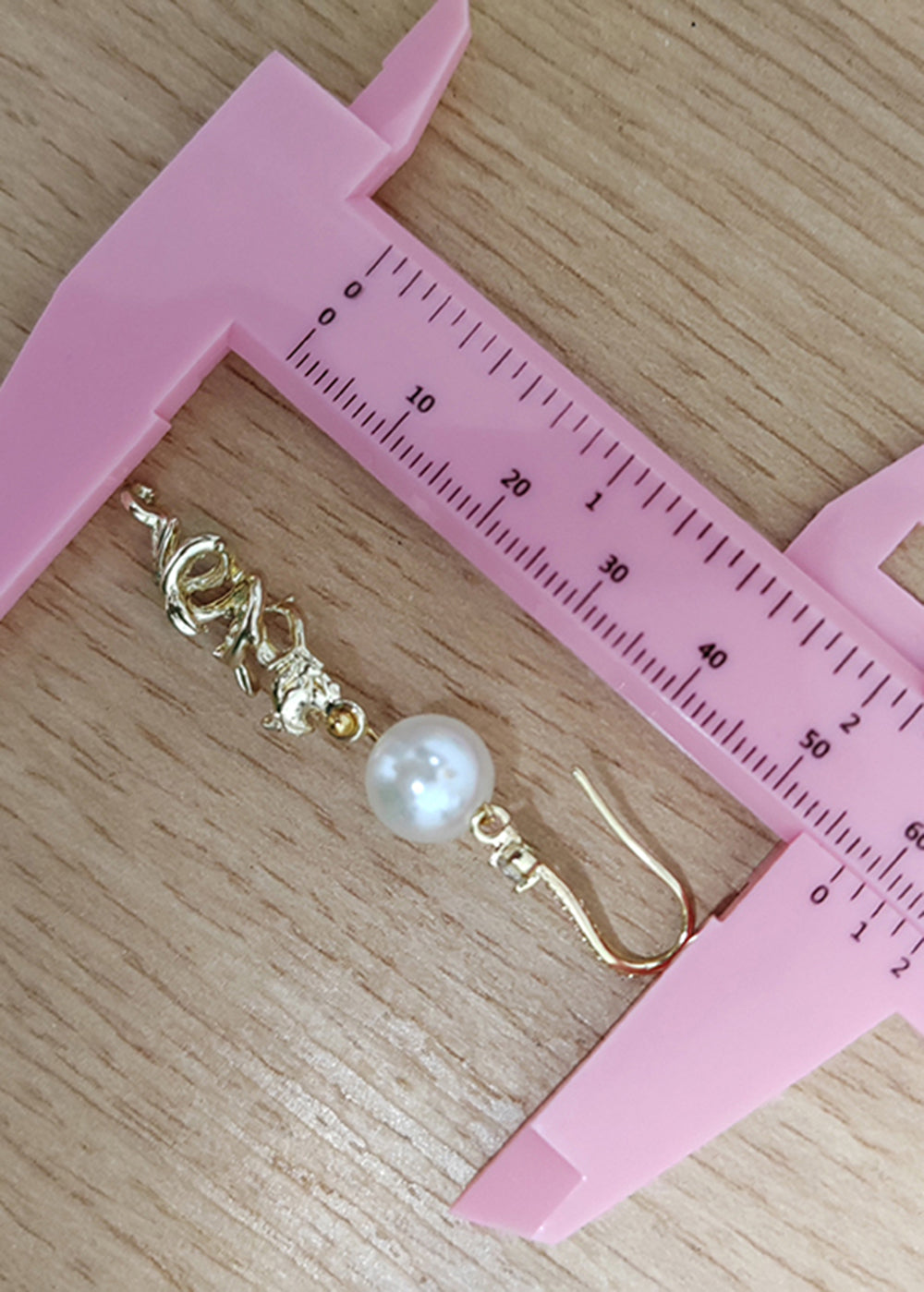 Pendientes colgantes de perla de oro de 14 quilates con diseño original para mujer