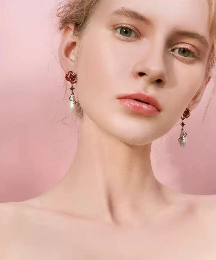 Pendientes colgantes de plata de ley roja con rosa y perla dorada para mujer