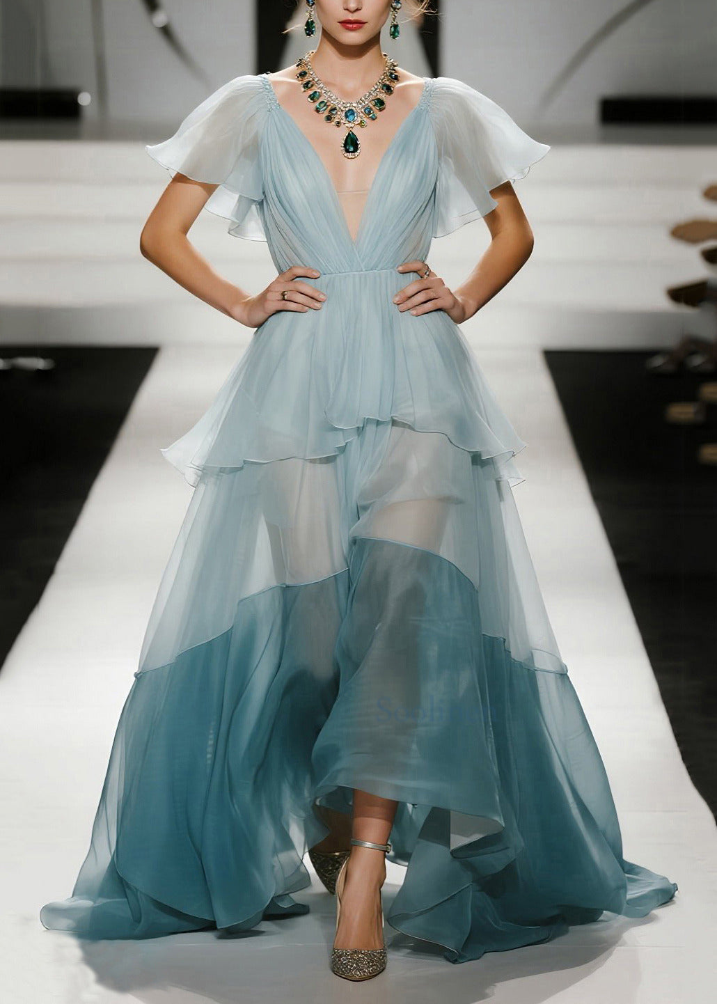 Himmelblaues Abendkleid für Damen aus Organza mit extra großem Saum, Patchwork-Design und Schmetterlingsärmeln