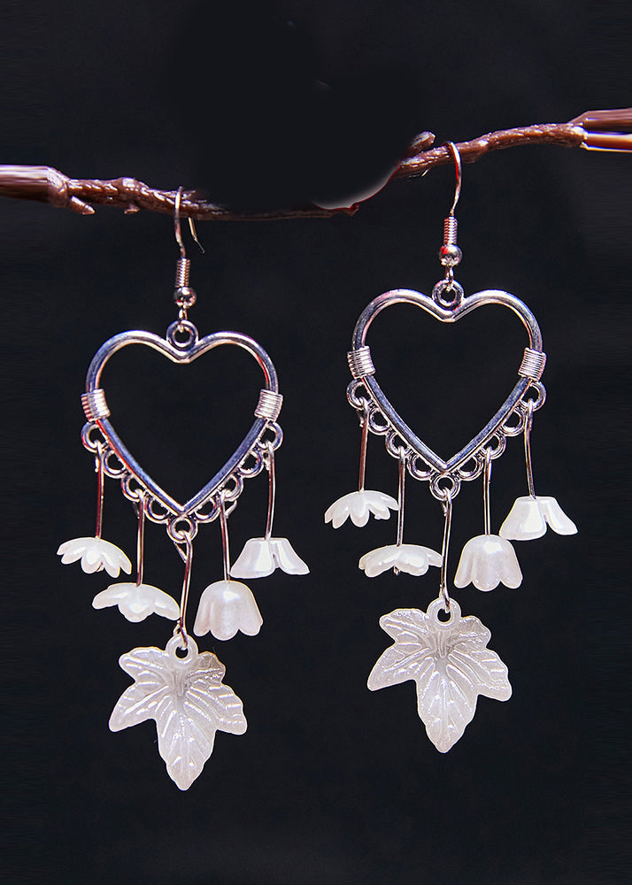 Pendientes acrílicos con forma de corazón y hojas blancas para mujer