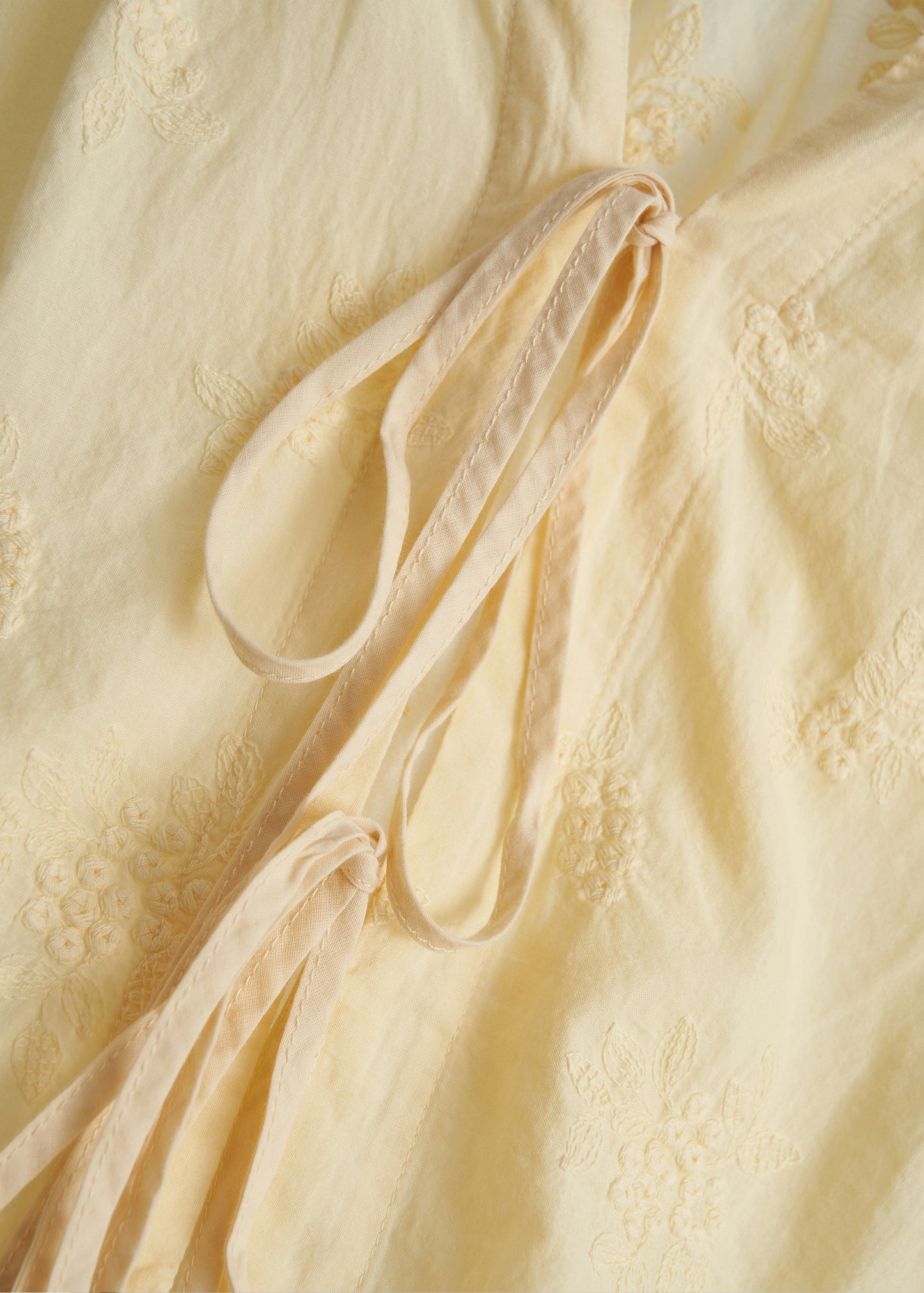 Gelbes, besticktes Baumwoll-Shirt mit Schnürung für Damen, Frühling