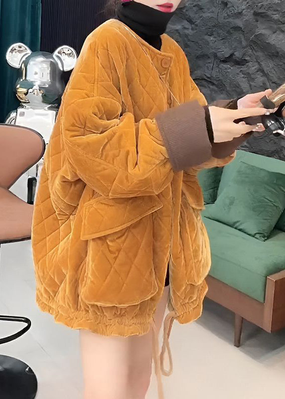 Gelbe Winterparkas mit Knopftaschen, Baumwollfüllung und Rundhalsausschnitt