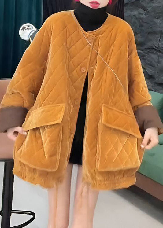 Gelbe Winterparkas mit Knopftaschen, Baumwollfüllung und Rundhalsausschnitt