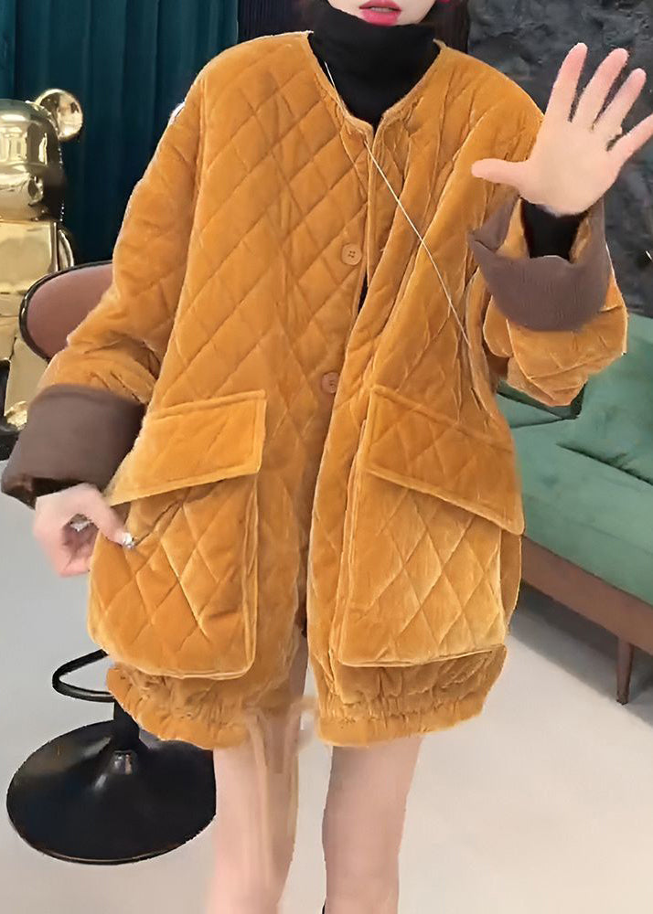 Gelbe Winterparkas mit Knopftaschen, Baumwollfüllung und Rundhalsausschnitt