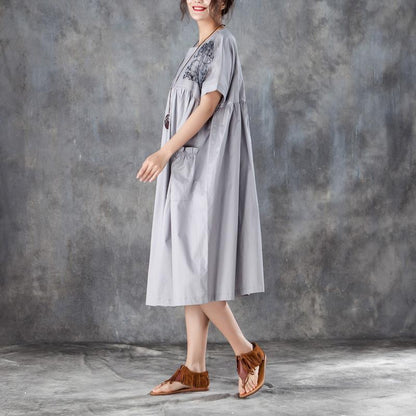 Baggy Kleid aus natürlicher Baumwolle, stilvolles, lockeres, kurzärmliges Kleid mit Rundhalsausschnitt in Grau