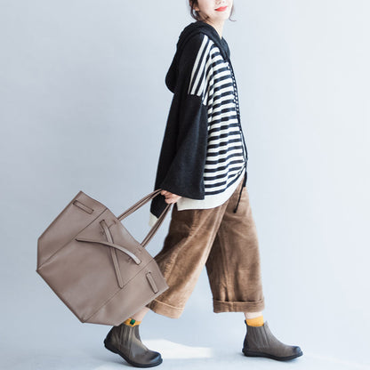 schwarzer dicker warmer gestreifter Patchwork-Wollstricktops grober Oversize-Kapuzenpullover