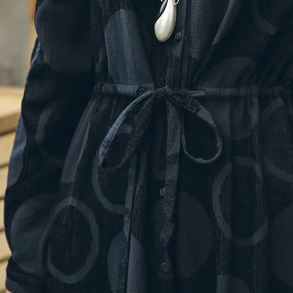 Boutique schwarzer gepunkteter Jacquard-Langmantel in Übergröße mit Peter-Pan-Kragen, Strickjacken und Taillenmänteln