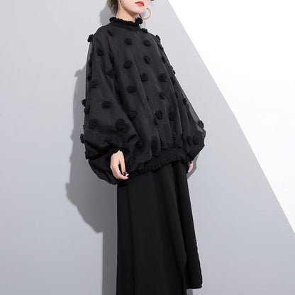 Boutique schwarze Bluse aus reiner Baumwolle in Übergröße, Reisekleidung, elegante Baumwollblusen mit Fuzzy-Ball-Dekor