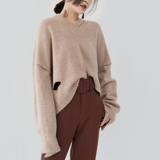 Boutique-Pullover in Khaki, kuscheliger Pullover in Übergröße, V-Ausschnitt, Strickoberteile, feines asymmetrisches Design
