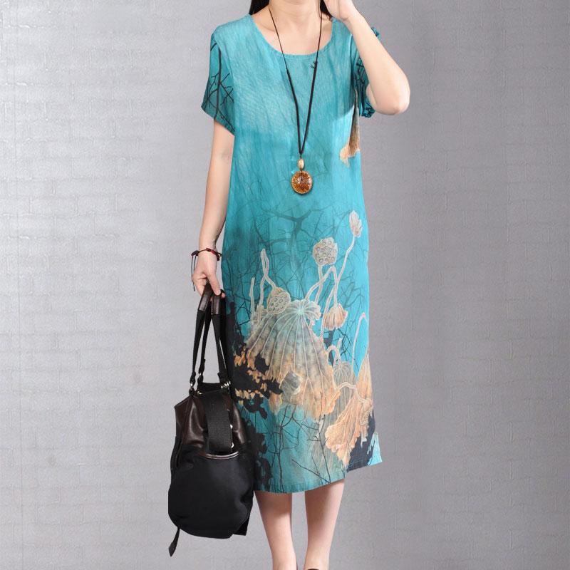 kurzes Kleid aus Leinen und Baumwolle. Locker sitzendes, kurzärmliges, langes Sommerkleid im Retro-Stil mit Blumenmuster
