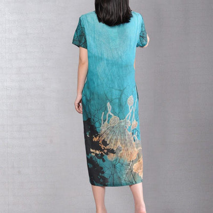 kurzes Kleid aus Leinen und Baumwolle. Locker sitzendes, kurzärmliges, langes Sommerkleid im Retro-Stil mit Blumenmuster