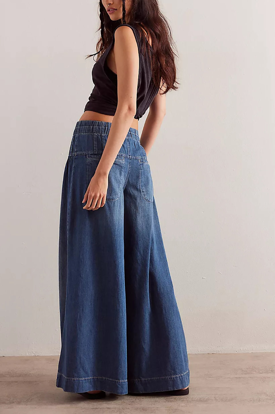Loose Fit Wide-Leg Jeans