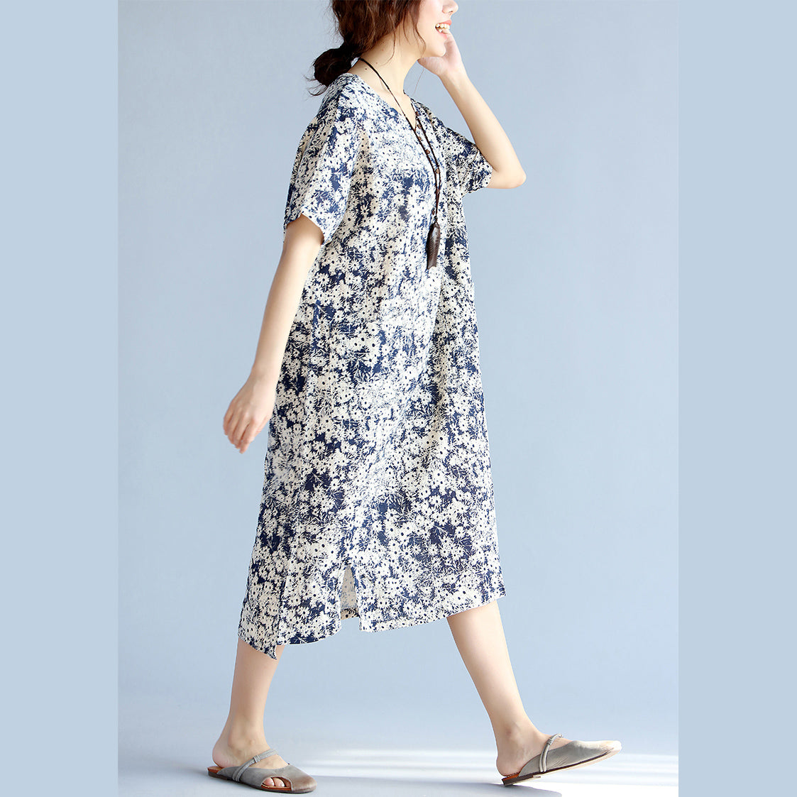 dunkle Blaupausen Midi-Chiffon-Kleider in Übergröße, seitlich offenes Midikleid mit V-Ausschnitt