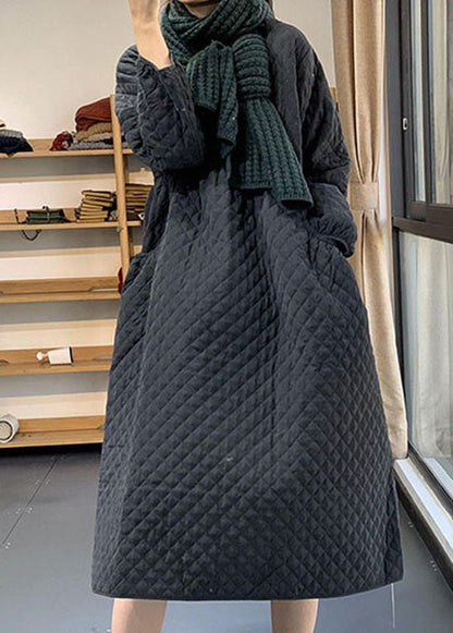 diy Schwarzes Kleid mit feiner Baumwollfüllung und Taschen für den Winter