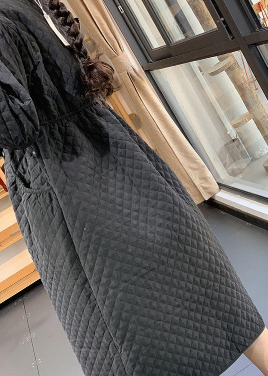 diy Schwarzes Kleid mit feiner Baumwollfüllung und Taschen für den Winter