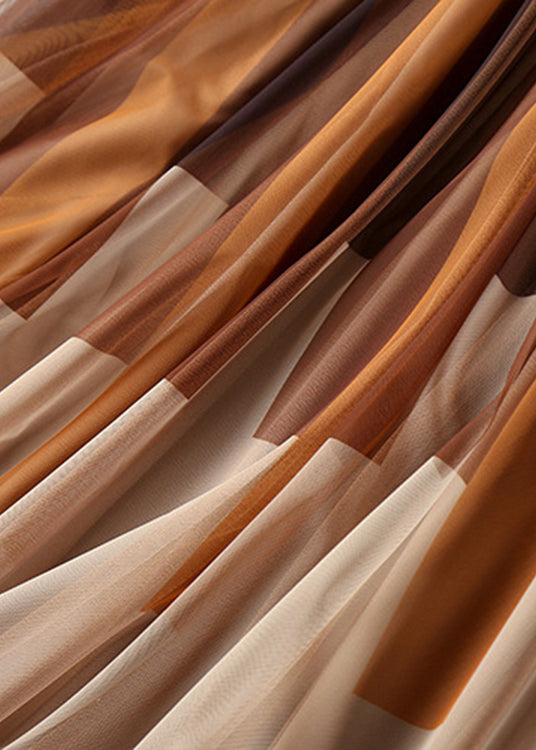 DIY Schokoladenfarbener Faltenrock mit hoher Taille und Print