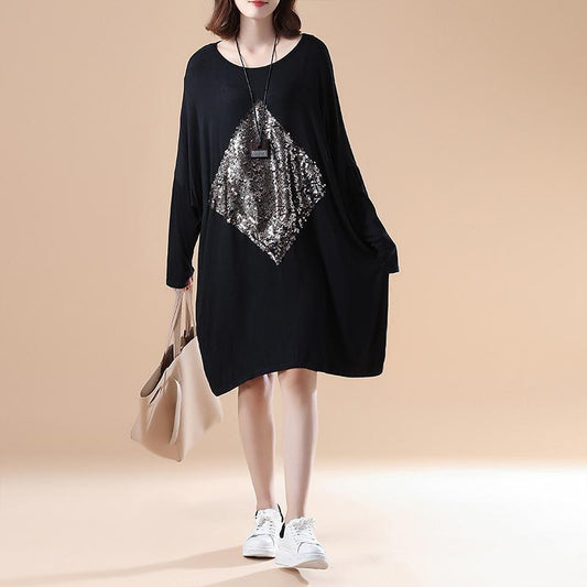 Herbstmode schwarzes, einfarbiges Baumwollkleid, Oversize-Kleid mit langen Ärmeln und Prints
