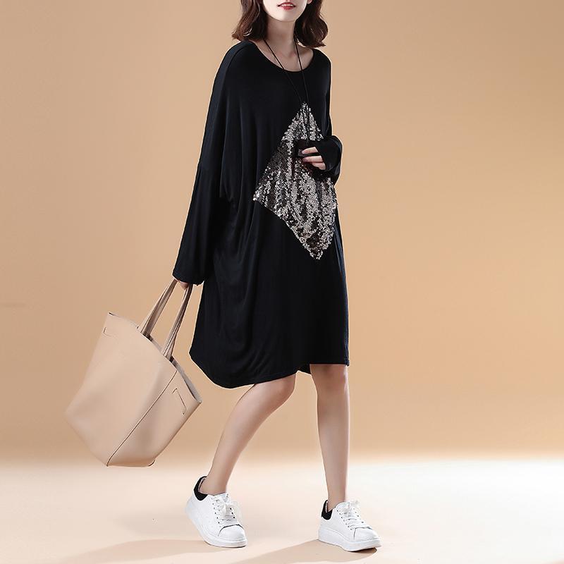 Herbstmode schwarzes, einfarbiges Baumwollkleid, Oversize-Kleid mit langen Ärmeln und Prints