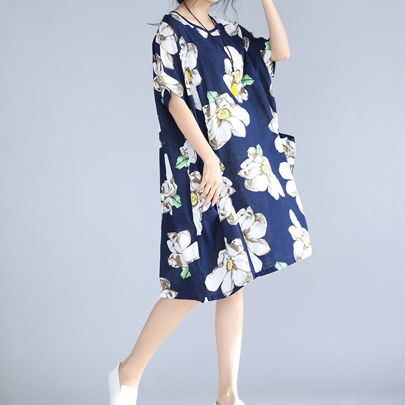 modisches blaues florales Naturleinenkleid trendiges Plus-Size-Reisekleid 2018 große Taschen Kurzarm-Leinenkleidungskleider