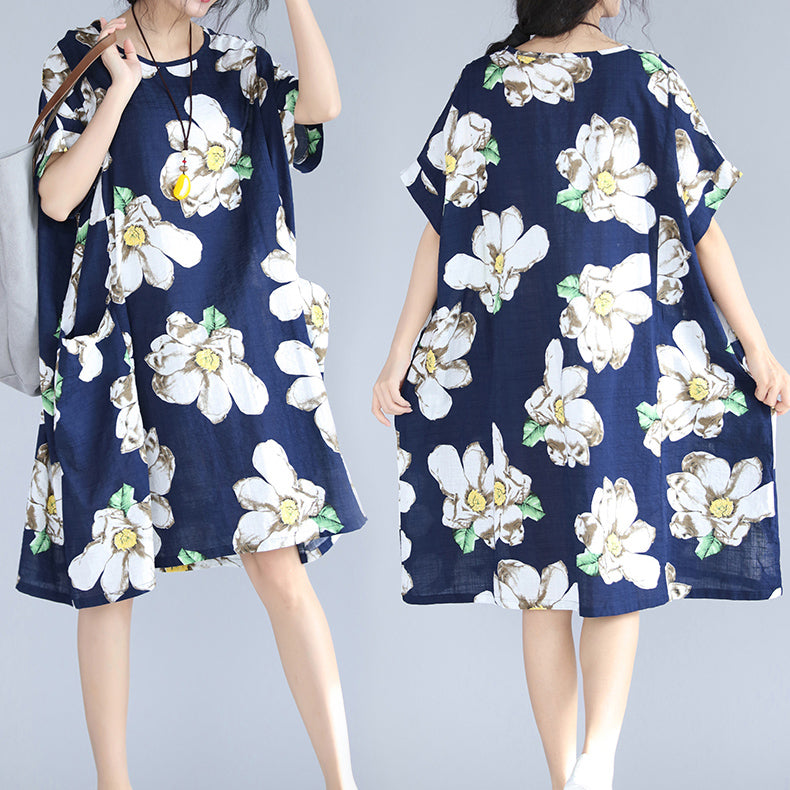 modisches blaues florales Naturleinenkleid trendiges Plus-Size-Reisekleid 2018 große Taschen Kurzarm-Leinenkleidungskleider
