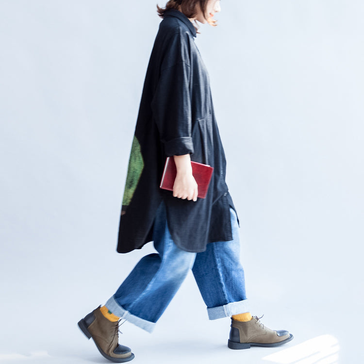 Schwarze Baumwolloberteile mit Alphabet-Stickerei vorne, lange Ärmel, mittellange Hemden in Übergröße