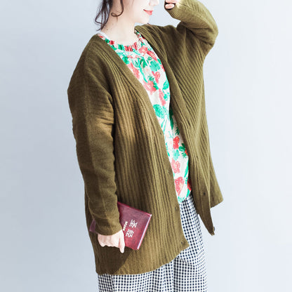 grüne lässige gestreifte Strickbluse in Übergröße, langärmelige Pullover und Strickjacken, warmer Herbst 2024