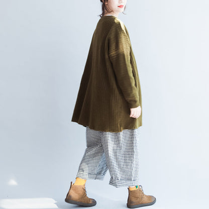 grüne lässige gestreifte Strickbluse in Übergröße, langärmelige Pullover und Strickjacken, warmer Herbst 2024