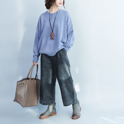 Lavendelfarbener, dicker, warmer Wollpullover mit Knopfleiste vorne und lockeren Fledermausärmeln