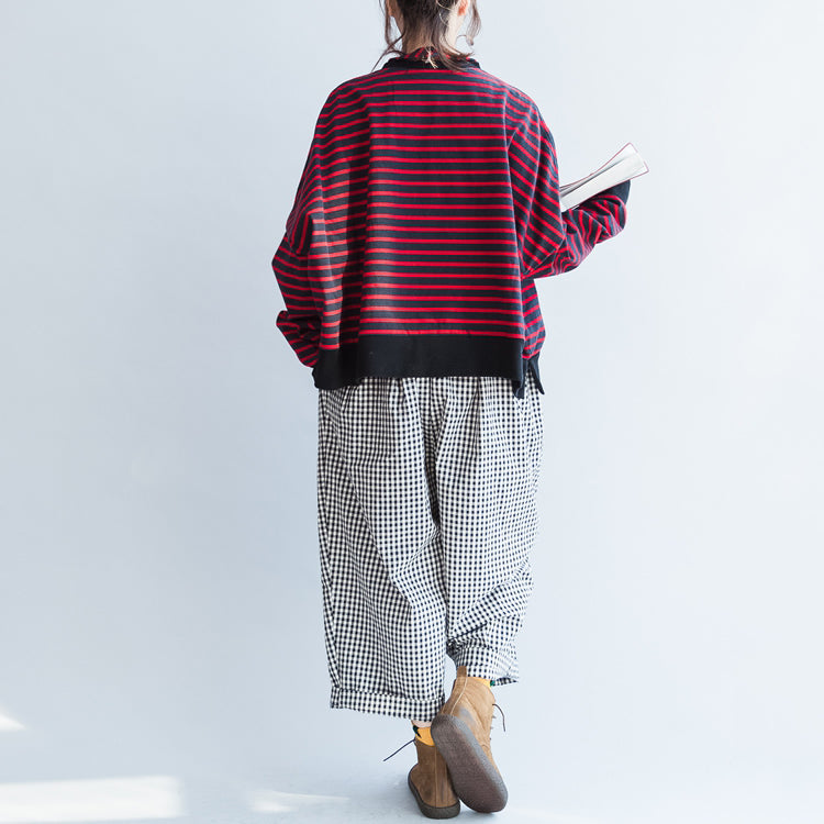 neues rot-schwarz gestreiftes Baumwoll-T-Shirt mit übergroßen Fledermausärmeln und seitlich geöffnetem Pullover