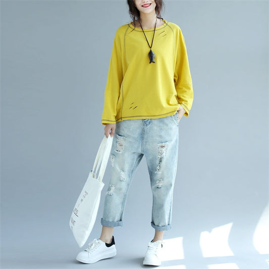neues gelbes lässiges Pullover-T-Shirt mit dicken, übergroßen Ärmeln