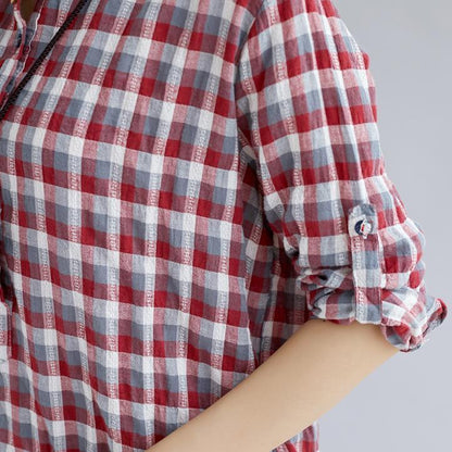 Stilvolle blaue karierte Baumwollkleider in Übergröße Umlegekragen Reisekleid feine langärmlige seitlich offene Maxikleider