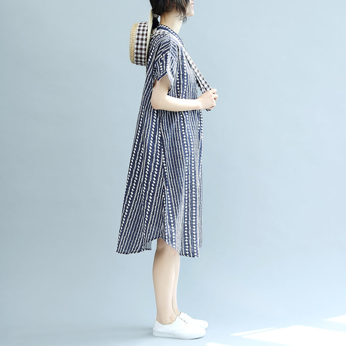 stylisches blaues florales Midi-Baumwollkleid in Übergröße, Maxikleid aus Baumwolle, feine Kurzarmtaschen, Stand-Baggy-Kleider